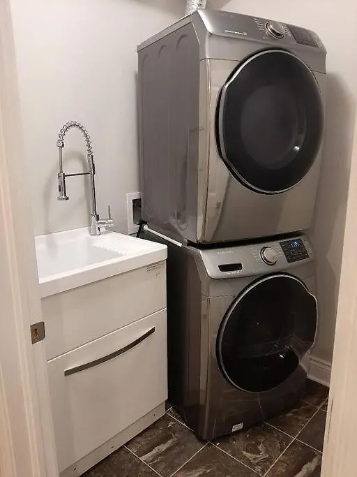 Queen Guest Apartment Ottawa