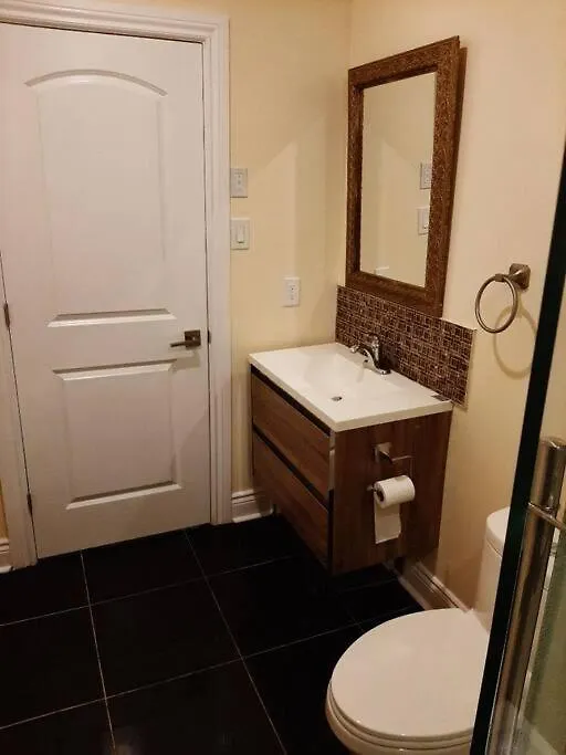 Queen Guest Apartment Ottawa